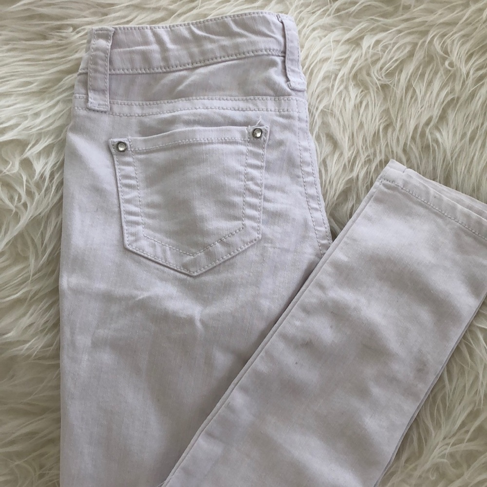 💘 *free gift with any Jean purchase*